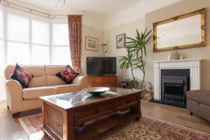 12a Fieldstile Road