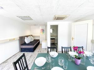 Top-Wohnung fuer Gruppen 15 min zum Alex Parken