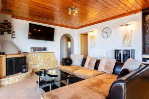 Seaview & Nature Retreat - Filiatras Cozy Hideaway