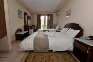 Superior Triple Room Acropolis View room in Hotel Byron