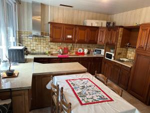 Sejours chez l'habitant 4 chambres privees dans un pavillon chaleureux : photos des chambres