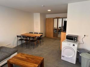 150m2 Maisonette 3 Schlafzimmer 2 Bäder und Balkon