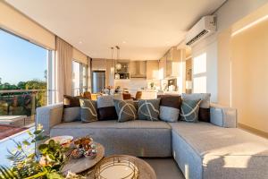 Lisburn Uno on Clifton - Lux Apt with ocean views