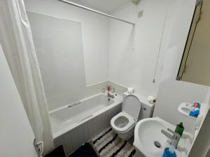 Central One-Bedroom Flat - Free Private Parking