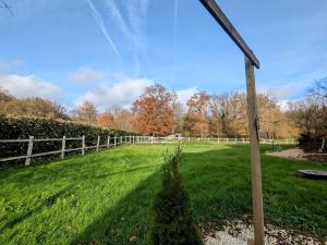 Maisons de vacances Maison berrichonne au calme avec jardin et cheminee pres de Chateauroux - FR-1-591-717 : photos des chambres