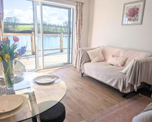 Otters Pool Studio Apartment at Galwad Y Mor