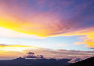 ツ Izalco Volcano Suites