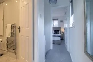 Glasgow, 2 bed house with parking - Garthamlock