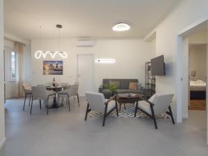 Spacious 2BDR with balcony Arco-Sempione Area, by Rentopolis