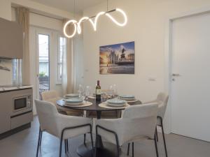 Spacious 2BDR with balcony Arco-Sempione Area, by Rentopolis