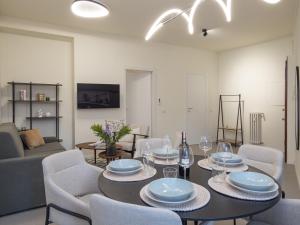 Spacious 2BDR with balcony Arco-Sempione Area, by Rentopolis