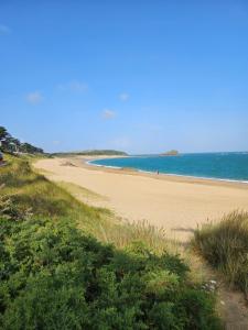 Appartements Studio neuf a proximite de Saint-Malo, a 2km des plus belles plages de la cote d-Emeraude : photos des chambres