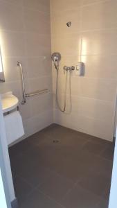 Hotels B&B HOTEL Bordeaux Est 3 etoiles : Chambre Triple - Accessible aux Personnes à Mobilité Réduite