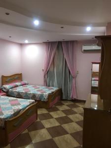 شقه مفروش للايجار لك بالكامل حدائق الاهرام 3غرفه