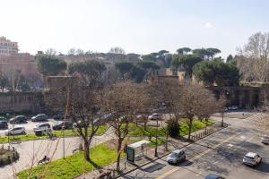 Roman Retreat En-suite Room
