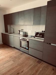 Brand New Spacious 3 Bed city Apartment with Terrace in Shoreditch