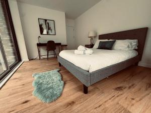 Brand New Spacious 3 Bed city Apartment with Terrace in Shoreditch