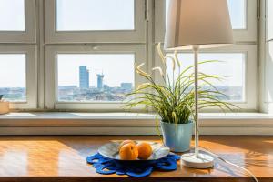 Skyline view Biancamano 1 bdr with balcony by Rentopolis
