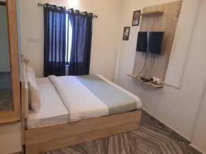 The king palace resort and restaurant - 奇陶尔加尔