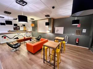 The Orange Teddy Bear Hostal La Peña - Ubytování bez kategorie ve městě Mieres