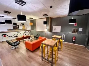 The Orange Teddy Bear Hostal La Peña - Mieres