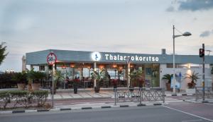 Cozy 2bd 100GB Tourist Area 50m from sea