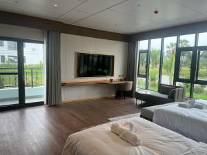 Gold Phuc Resort inside Longvien Golf
