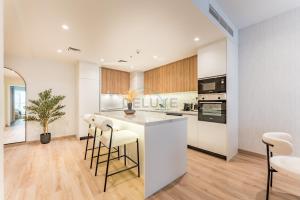 Renovated 1BR with Partial Sea and City Views Near Beach, Elite Residence, Dubai Marina by Deluxe Holiday Homes