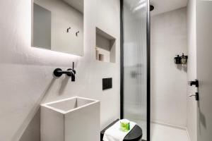 Belmont - 2 BR Apartment & Balcony in Athens