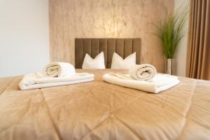 Golden Luxury Apartment