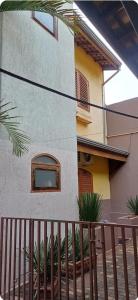 Suíte privativa em casa de família - ENTRADA INDEPENDENTE - a tranquilidade - conforto e privacidade que vc procura - super limpinha com cozinha em BARÃO GERALDO- perto de tudo e sossego total