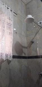 Suíte privativa em casa de família - ENTRADA INDEPENDENTE - a tranquilidade - conforto e privacidade que vc procura - super limpinha com cozinha em BARÃO GERALDO- perto de tudo e sossego total