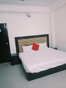 Hotel Queens Pearl Inn