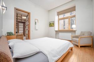 Cozy 2-Bedroom Apartment - 4