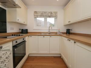 Yewdale View Apartment