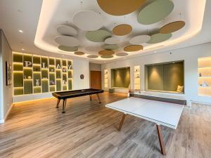 Chic 1BR APT with Pool, Gym & Kids Playground