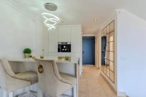 Charming semi- detached villa in Mirador del Duque