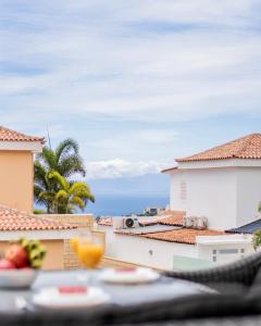 Elegant semi-detached villa with sea views in Costa Adeje