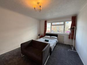 3 Bedrooms Apartment in Rayleigh