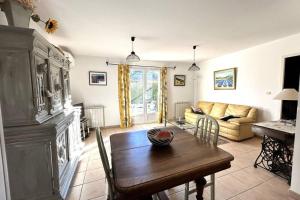 At Tinous spacious quiet house with garden for 2 people