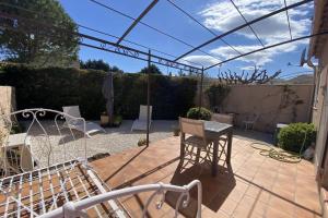 At Tinous spacious quiet house with garden for 2 people