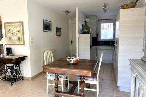 At Tinous spacious quiet house with garden for 2 people