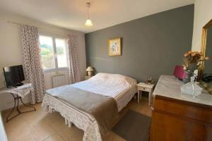 At Tinous spacious quiet house with garden for 2 people