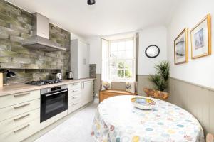 JOIVY Beautiful apartment, private garden, Calton Hill