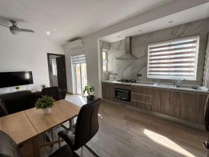 V86 - Agatha - Sliema Apartment near the Sea