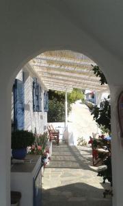 Artemis Rooms Folegandros Greece