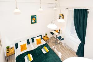 Golden Sun Apartment at Buda Castle