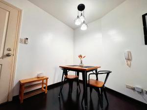 The Gramercy Residences NEW Sleek 1BR Suite, 600mbps Wifi, Netflix & FREE Amenities