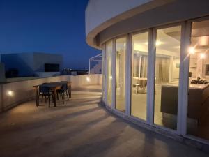 Sunny Penthouse Central