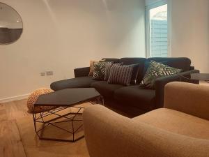 Brand New Spacious 3 Bed city Apartment with Terrace in Shoreditch